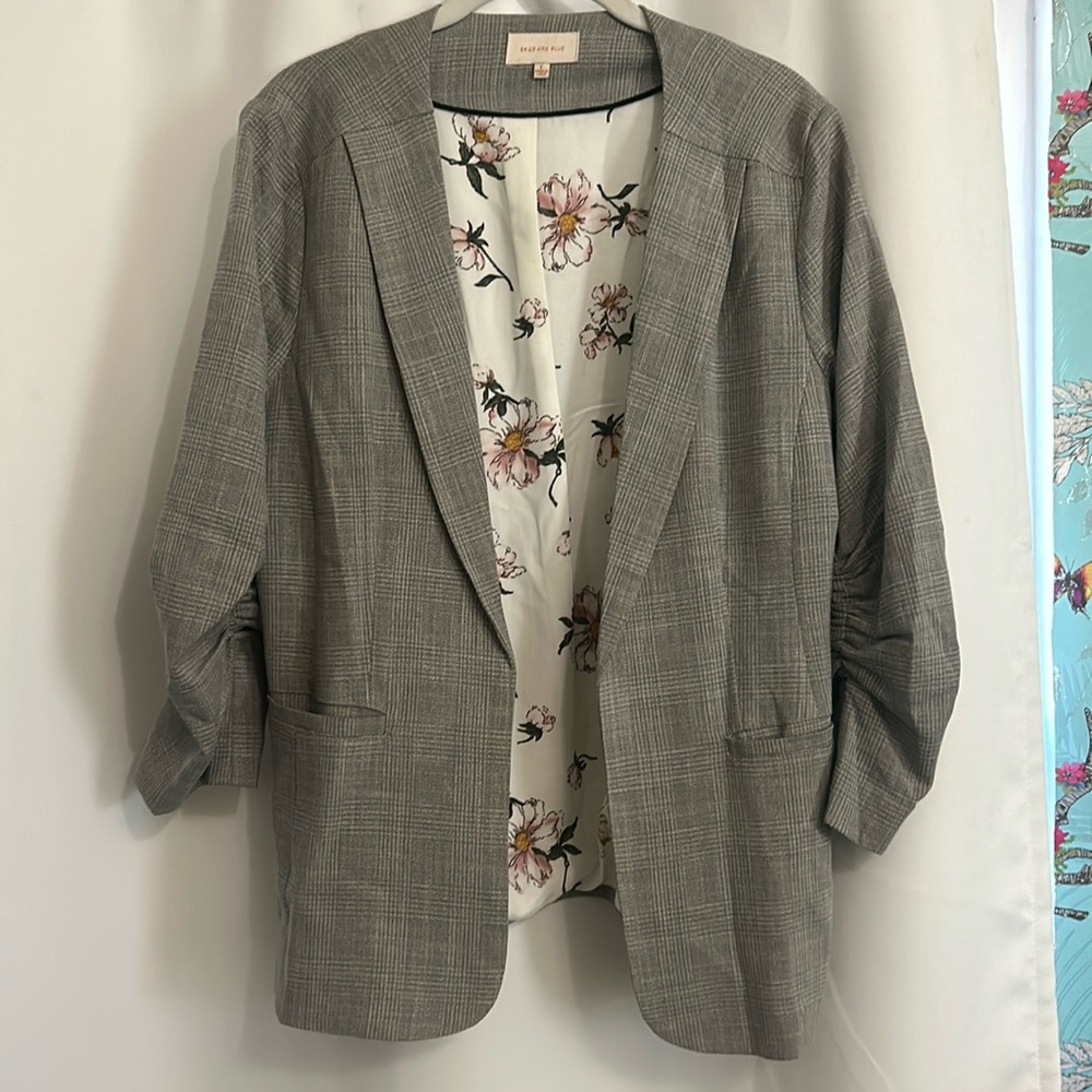 Skies are blue ruched stretch jacket